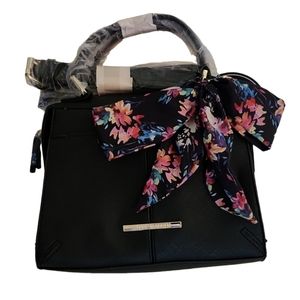 Steve Madden Breese Black Faux Leather Crossbody Purse with Detachable S…